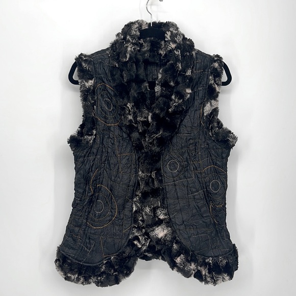 LINDI Reversible Faux Fur Vest - Picture 2 of 6